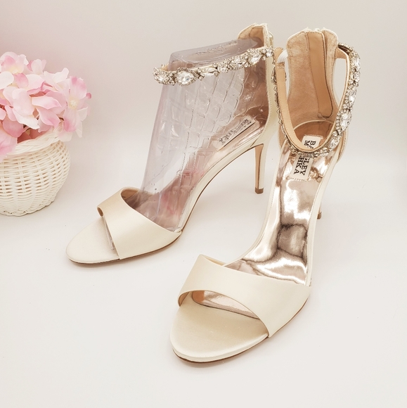 Badgley Mischka Shoes - Badgley Mischka Sindy Ivory heels NIB